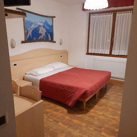 Hotel Garni B&B Maffei Pinzolo Exteriör bild