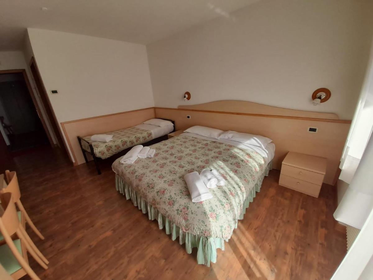 Hotel Garni B&B Maffei Pinzolo Exteriör bild