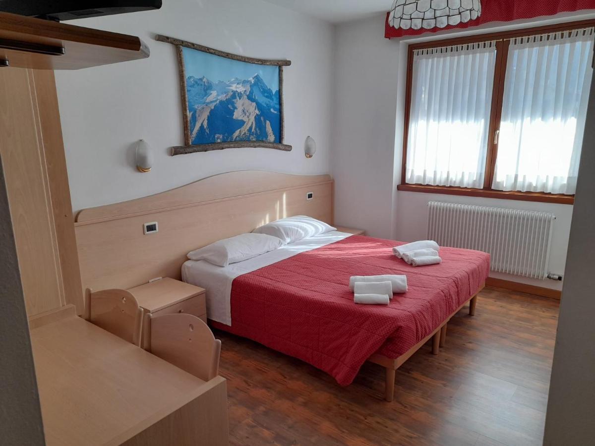 Hotel Garni B&B Maffei Pinzolo Exteriör bild