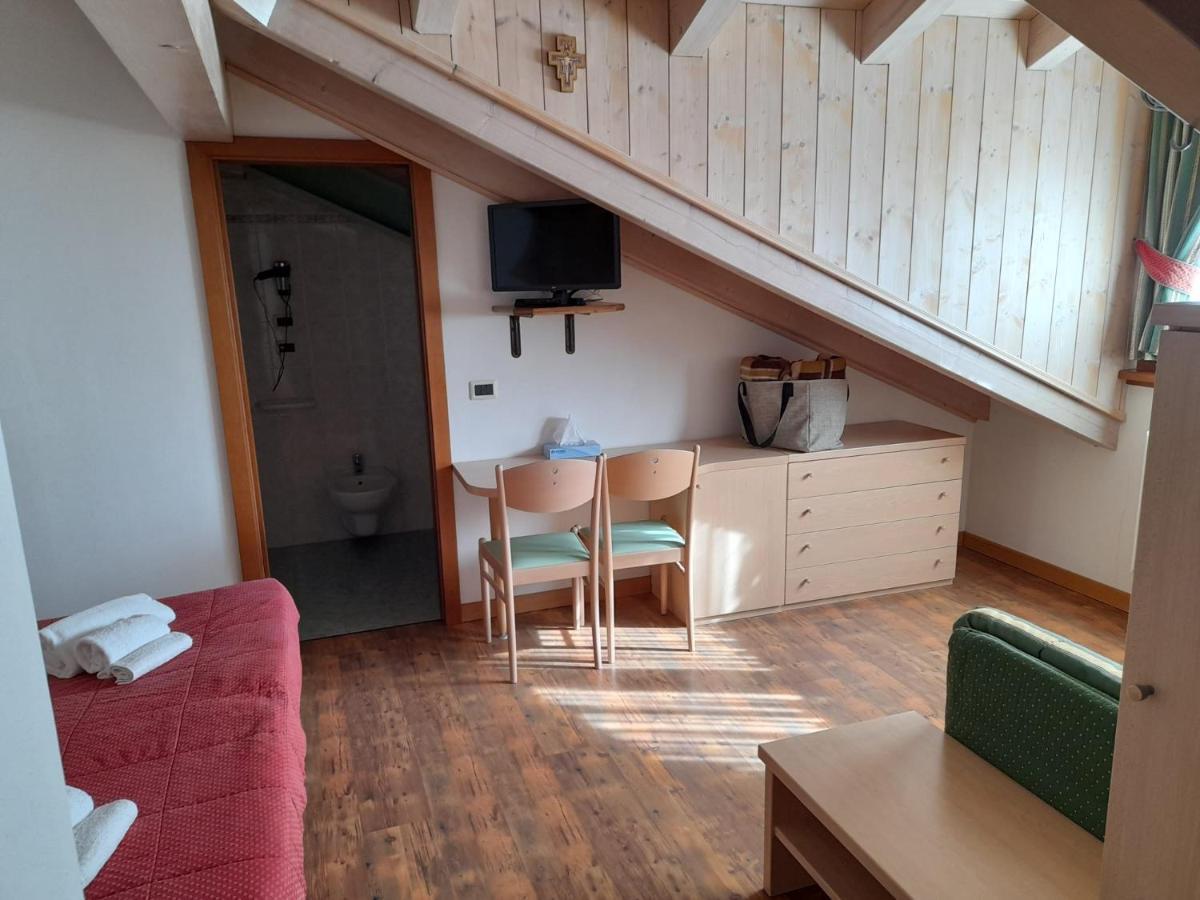 Hotel Garni B&B Maffei Pinzolo Exteriör bild
