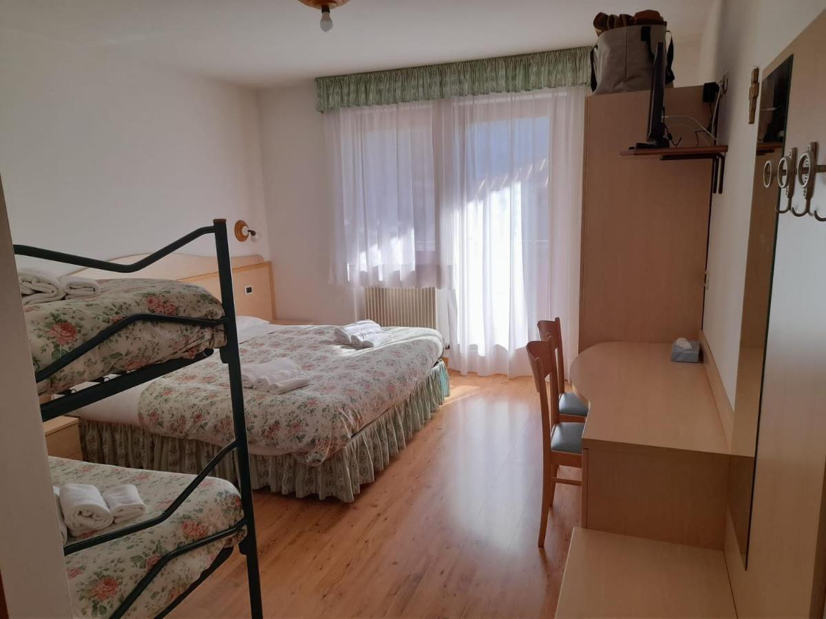 Hotel Garni B&B Maffei Pinzolo Exteriör bild