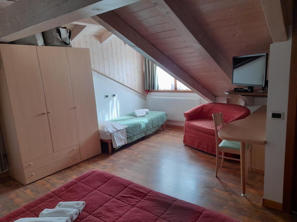 Hotel Garni B&B Maffei Pinzolo Exteriör bild