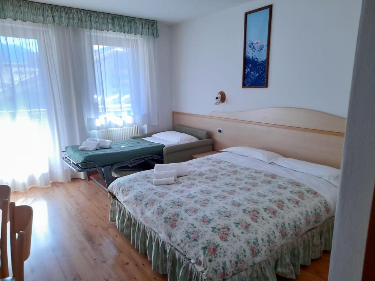 Hotel Garni B&B Maffei Pinzolo Exteriör bild