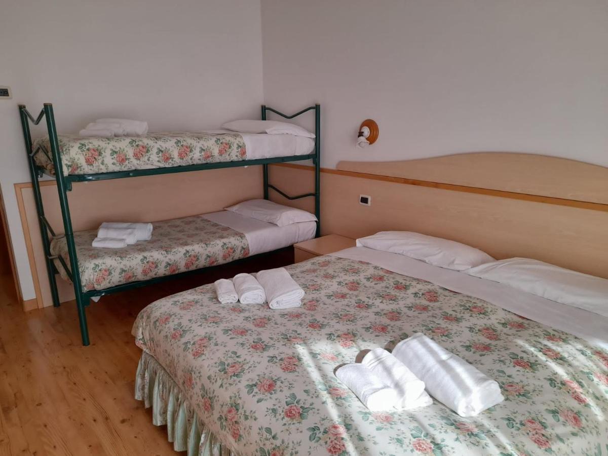 Hotel Garni B&B Maffei Pinzolo Exteriör bild