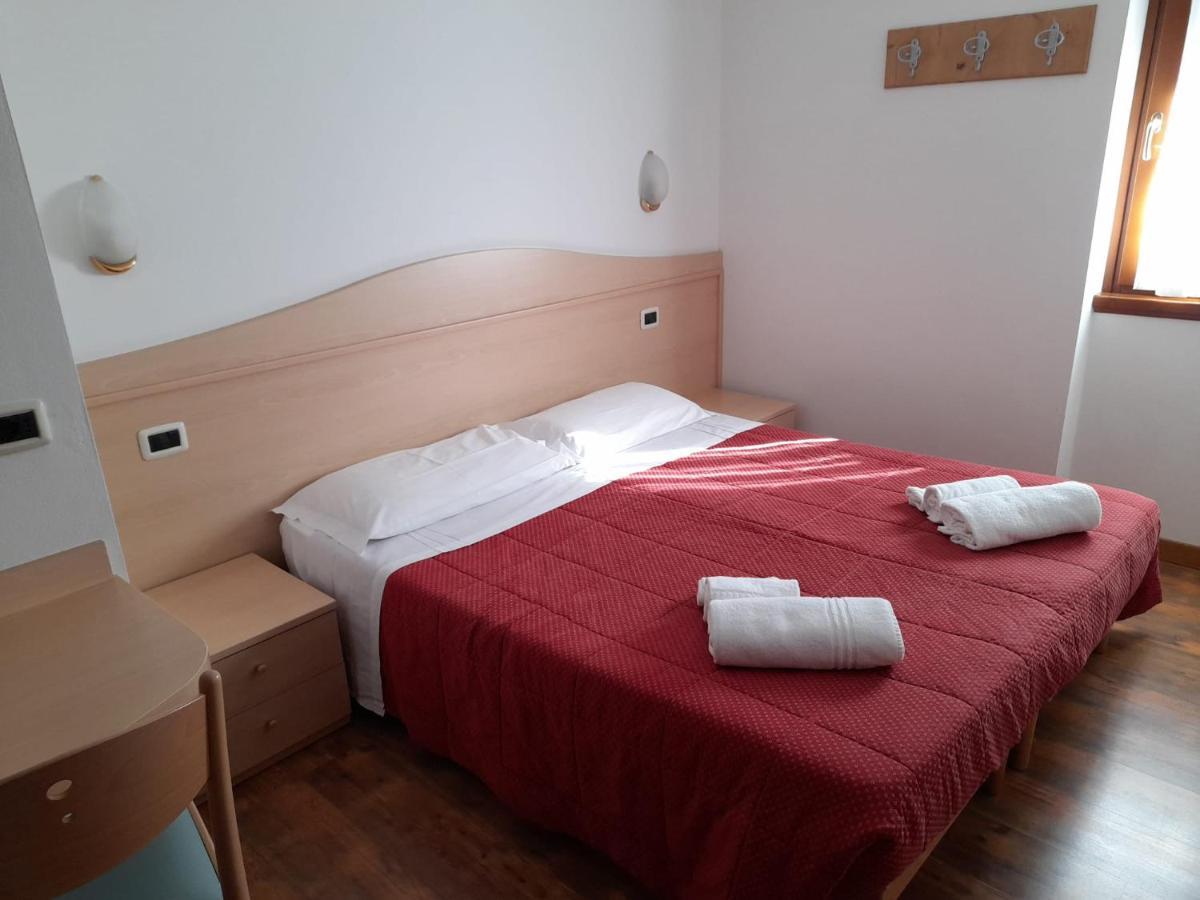 Hotel Garni B&B Maffei Pinzolo Exteriör bild