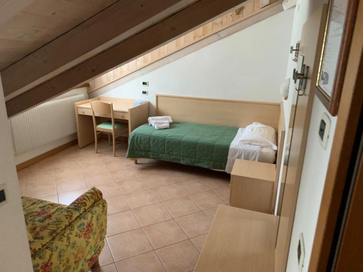 Hotel Garni B&B Maffei Pinzolo Exteriör bild